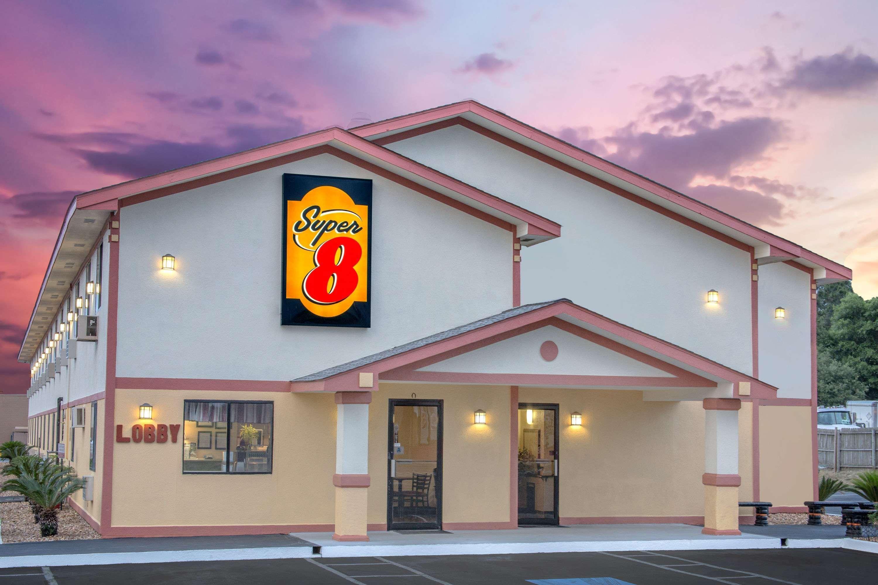 Super 8 By Wyndham Douglas Bagian luar foto