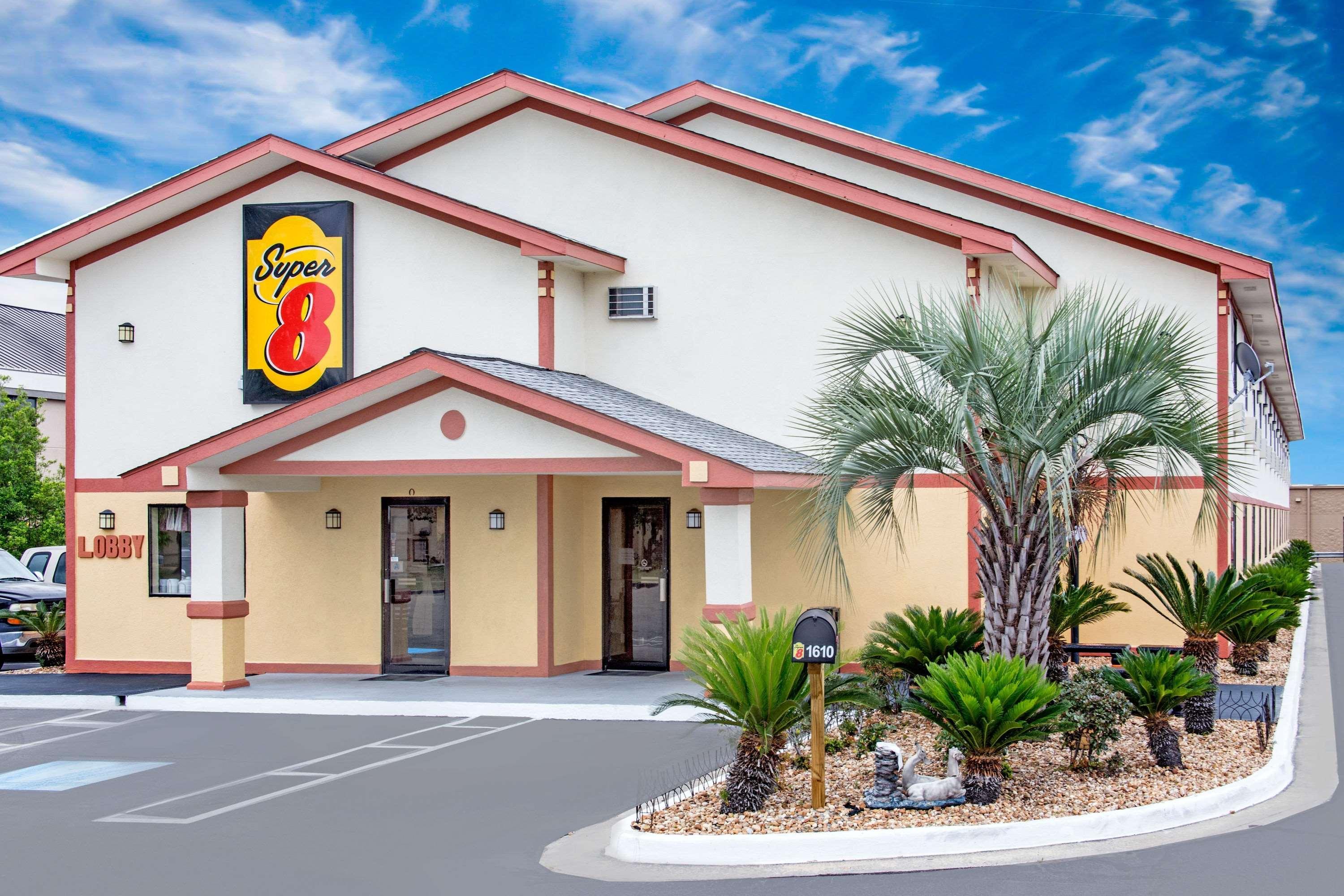 Super 8 By Wyndham Douglas Bagian luar foto